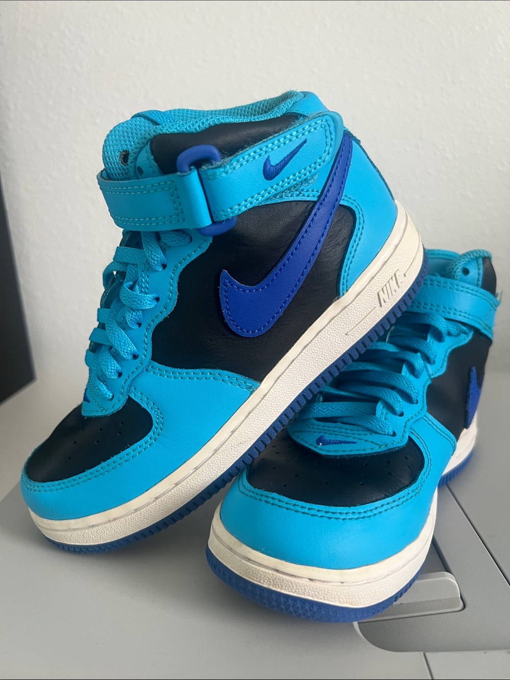 Nike Youth High-Top Sneakers in Bright Turquoise & Deep Blue